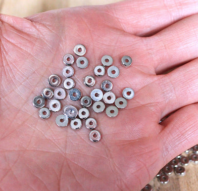 The Bead Store 5mm Flat Round Acrylic Beads ~ Metallic Silver ~ Pack of 50